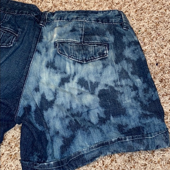 Bleached Jean shorts - Picture 5 of 7